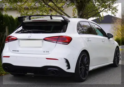 Mercedes-Benz A 35 AMG — 306 ch, 4Matic, entretien Mercedes d'origine — fianco
