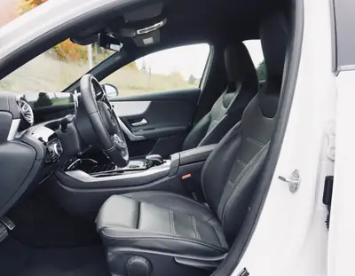 Mercedes-Benz A 35 AMG — 306 ch, 4Matic, entretien Mercedes d'origine — Miniatura 11