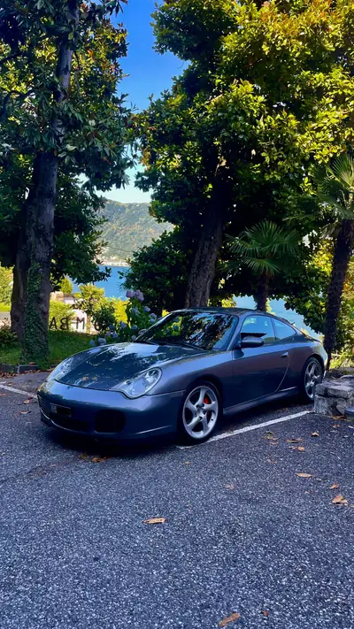 Porsche 911 Carrera 4S 2002 — Coupé sportif légendaire, 89'000 km seulement — vue extérieure