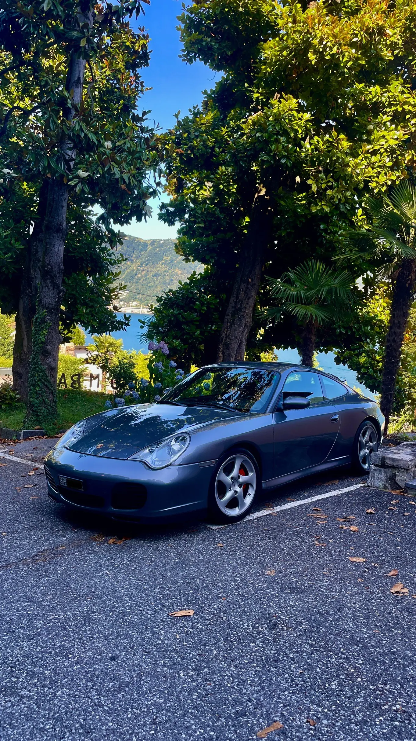 Porsche 911 Carrera 4S 2002 — Coupé sportif légendaire, 89'000 km seulement — vue extérieure