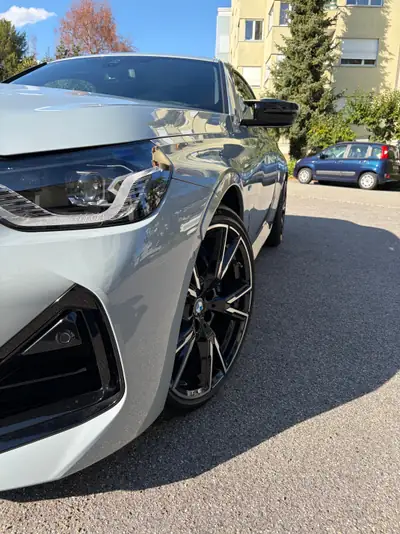 BMW M240i xDrive — Coupé sportif 374 ch, hivernales neuves incluses — Heckansicht
