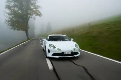 Alpine A110 S 2024 — Le coupé français haute performance, 5000 km seulement — exterior view