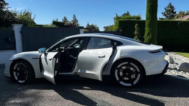 Porsche Taycan 4S — Berline électrique haute performance, 22000 km seulement — Außenansicht