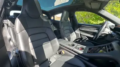 Porsche Taycan 4S — Berline électrique haute performance, 22000 km seulement — Seitenansicht