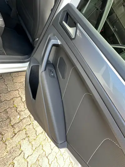 VW Tiguan 2.0 TDI SCR Highline 4Motion — SUV premium 240ch, entretien complet, freins neufs — Miniatura 14