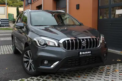 Suzuki SX4 S-Cross Hybrid 4WD — Polyvalence compacte et motorisation écologique — vista posteriore
