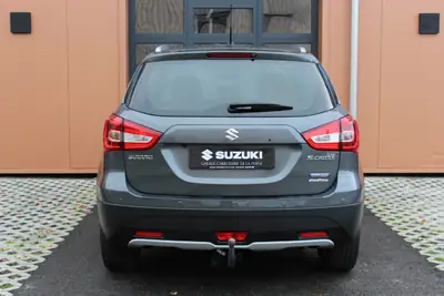Suzuki SX4 S-Cross Hybrid 4WD — Polyvalence compacte et motorisation écologique — dettaglio
