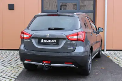 Suzuki SX4 S-Cross Hybrid 4WD — Polyvalence compacte et motorisation écologique — Miniatura 7