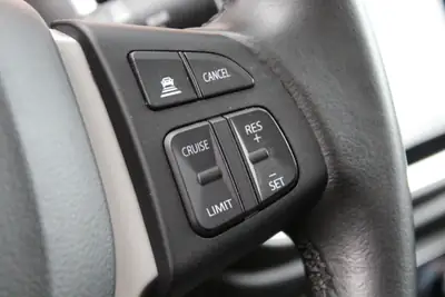 Suzuki SX4 S-Cross Hybrid 4WD — Polyvalence compacte et motorisation écologique — Miniatura 10