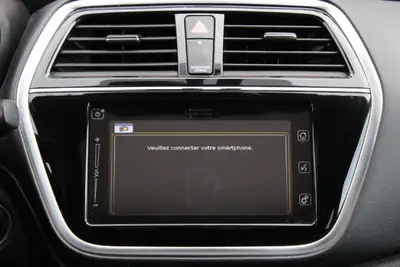 Suzuki SX4 S-Cross Hybrid 4WD — Polyvalence compacte et motorisation écologique — Miniatura 15