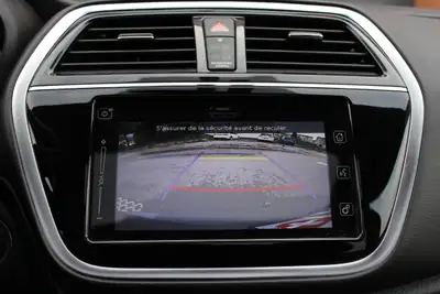 Suzuki SX4 S-Cross Hybrid 4WD — Polyvalence compacte et motorisation écologique — Miniatura 17