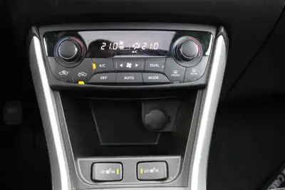Suzuki SX4 S-Cross Hybrid 4WD — Polyvalence compacte et motorisation écologique — Miniatura 19