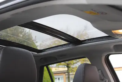 Suzuki SX4 S-Cross Hybrid 4WD — Polyvalence compacte et motorisation écologique — Miniatura 24