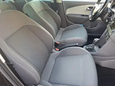 VW Polo 1.2 TSI Comfortline — Citadine dynamique, moteur turbo, boîte DSG — Thumbnail 9