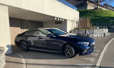 Mercedes-Benz CLS 450 4Matic AMG Line — Coupé élégant, moteur hybride performant — fianco