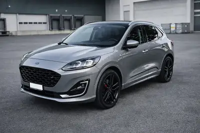 Ford Kuga Vignale AWD Hybrid — SUV intelligent, 89'000 km, toit panoramique — side view