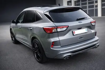 Ford Kuga Vignale AWD Hybrid — SUV intelligent, 89'000 km, toit panoramique — rear view