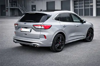Ford Kuga Vignale AWD Hybrid — SUV intelligent, 89'000 km, toit panoramique — interior