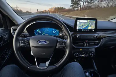 Ford Kuga Vignale AWD Hybrid — SUV intelligent, 89'000 km, toit panoramique — Thumbnail 9