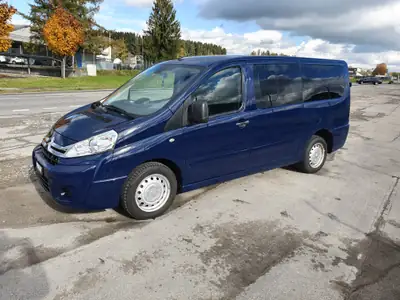 Citroën Jumpy 2.0 HDi — Van spacieux 9 places, diesel économique — side view