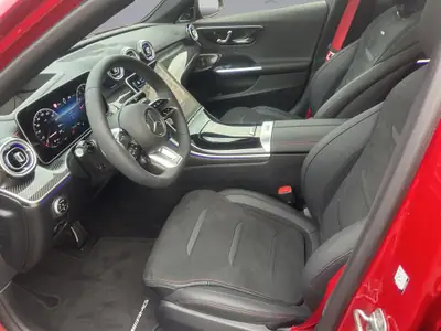 Mercedes-AMG C 43 — Performance hybride et luxe sportif en 4 cylindres turbo — Miniature 9
