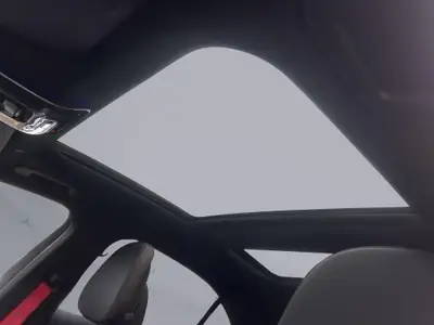 Mercedes-AMG C 43 — Performance hybride et luxe sportif en 4 cylindres turbo — Miniature 11