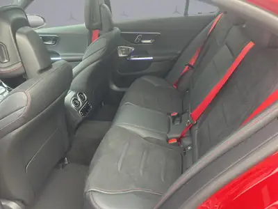 Mercedes-AMG C 43 — Performance hybride et luxe sportif en 4 cylindres turbo — Miniature 10