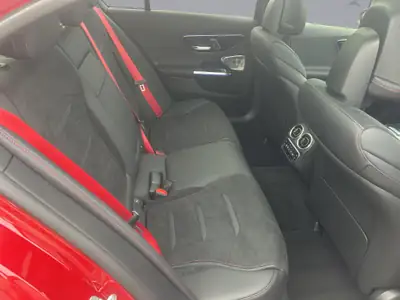Mercedes-AMG C 43 — Performance hybride et luxe sportif en 4 cylindres turbo — Miniature 18