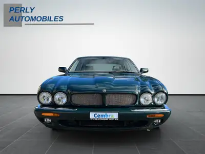 Jaguar XJ 3.2 V8 Executive — Berline de prestige anglaise, 237 ch et histoire certifiée — vue extérieure