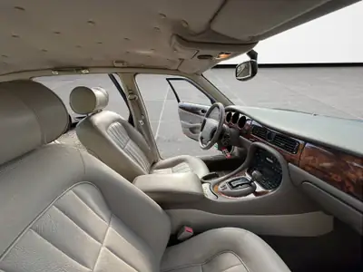 Jaguar XJ 3.2 V8 Executive — Berline de prestige anglaise, 237 ch et histoire certifiée — Miniature 14