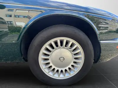 Jaguar XJ 3.2 V8 Executive — Berline de prestige anglaise, 237 ch et histoire certifiée — Miniature 16