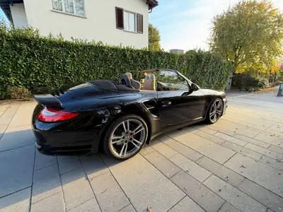 Porsche 911 Cabrio Turbo PDK — Roadster légendaire, 500 ch, sans accident — vista posteriore