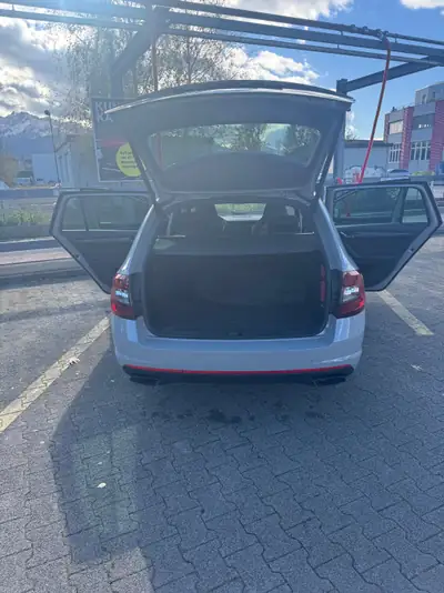 Skoda Octavia Combi RS 2.0 TSI — Break sportif, 290 ch et équipement premium — cruscotto