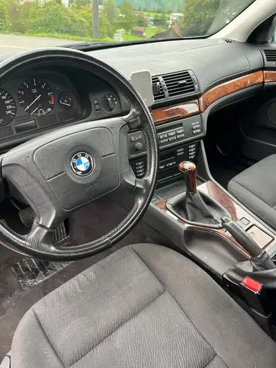 BMW 523i 1999 — Berline de prestige, 170 ch, entretien suivi — arrière