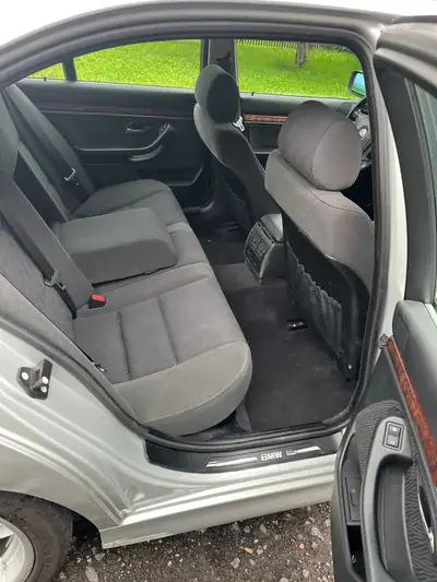 BMW 523i 1999 — Berline de prestige, 170 ch, entretien suivi — tableau de bord