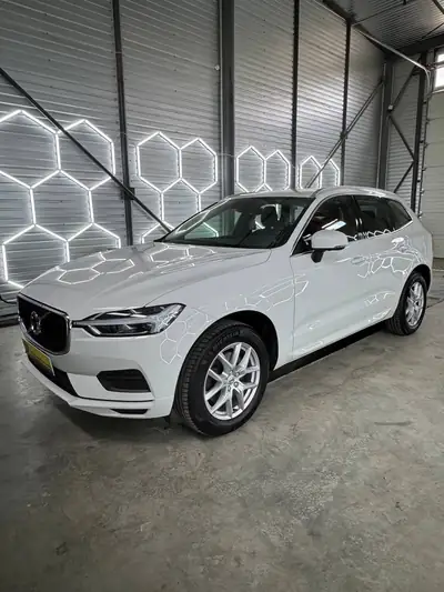 Volvo XC60 B4 Diesel Mild Hybrid AWD — SUV premium hybride, 160'000 km, sans accident — Außenansicht
