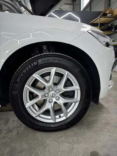 Volvo XC60 B4 Diesel Mild Hybrid AWD — SUV premium hybride, 160'000 km, sans accident — Armaturenbrett