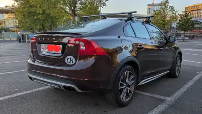 Volvo S60 Cross Country T5 AWD — Élégance nordique et polyvalence tout-terrain — dashboard