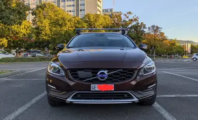 Volvo S60 Cross Country T5 AWD — Élégance nordique et polyvalence tout-terrain — detail