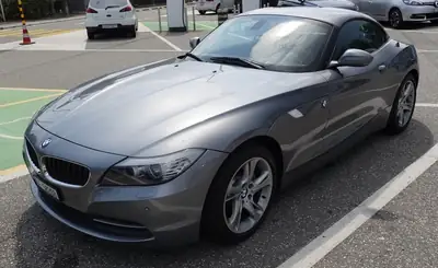 BMW Z4 sDrive30i Steptronic — Roadster sportif 258 ch, toit électrique, 70 000 km — vista posteriore
