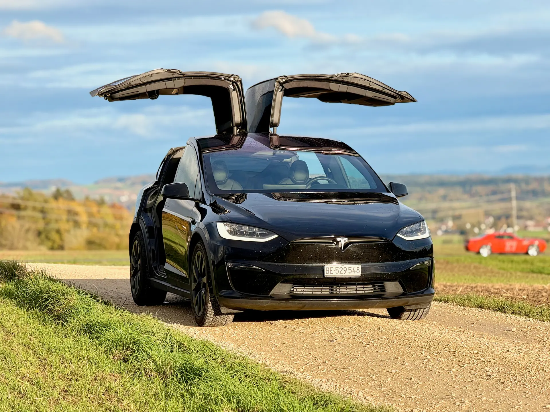 Tesla Model X Long Range 2023 — SUV électrique 7 places, Enhanced Autopilot inclus — vue extérieure