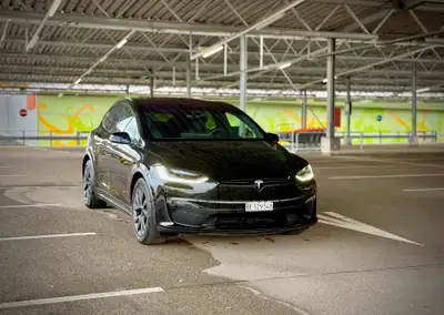 Tesla Model X Long Range 2023 — SUV électrique 7 places, Enhanced Autopilot inclus — arrière