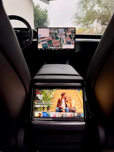 Tesla Model X Long Range 2023 — SUV électrique 7 places, Enhanced Autopilot inclus — Miniature 17
