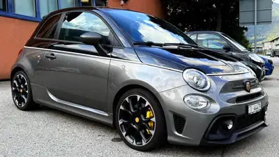 Fiat 595 Abarth Competizione — Sportive urbaine turbo, 180 ch dynamiques — côté