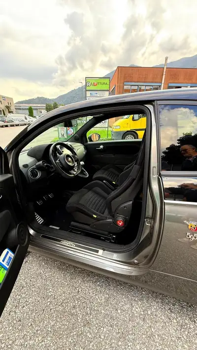 Fiat 595 Abarth Competizione — Sportive urbaine turbo, 180 ch dynamiques — tableau de bord