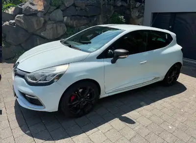 Renault Clio 1.6 T RS 200 EDC — Sportive compacte, 200 ch et boîte automatisée — side view