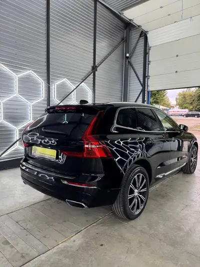 Volvo XC60 T8 eAWD Inscription — SUV hybride rechargeable, 103 000 km, sans sinistre — tableau de bord