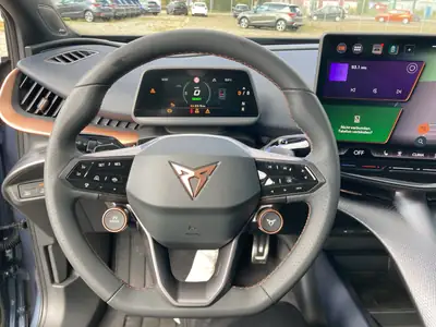 CUPRA Tavascan Type 9 77 kWh — SUV électrique sportif, 2500 km seulement — Seitenansicht