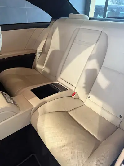 Mercedes-Benz CL 500 7G-Tronic — Grand coupé prestige, 388 ch et transmission automatique — détail