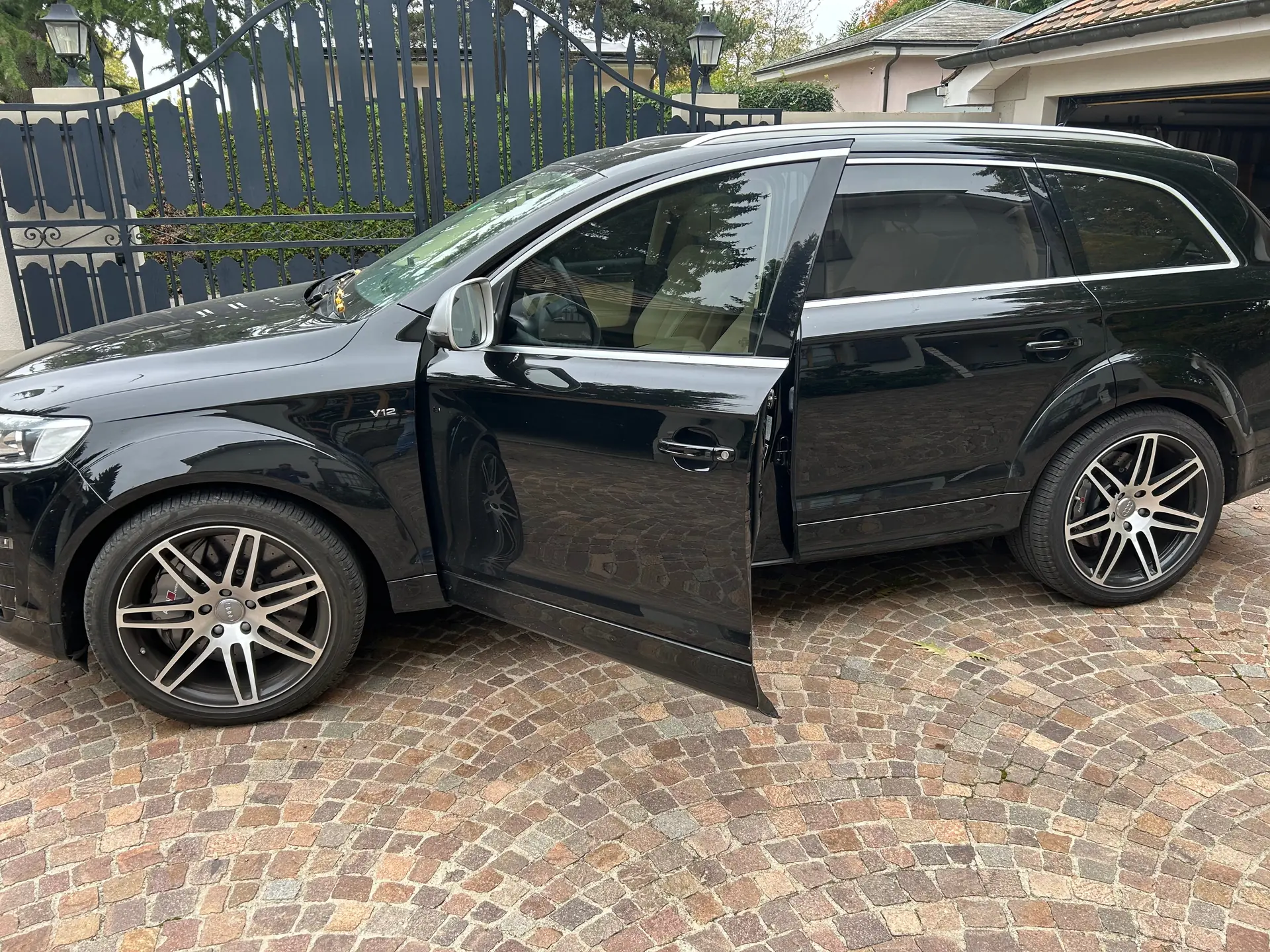 Audi Q7 6.0 TDI V12 quattro — Monstre diesel 500 ch, 110'000 km — vista esterna